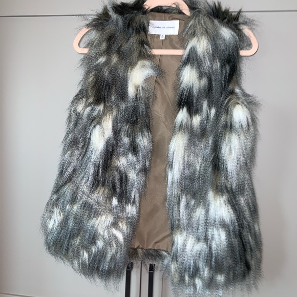 Cupcakes and Cashmere faux fur vest Frisco - Picture 3 of 5